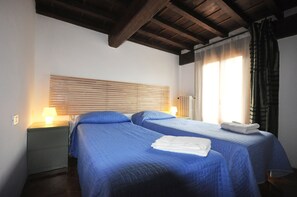 Apartment, 2 Schlafzimmer | 2 Schlafzimmer, Babybetten, kostenloses WLAN, Bettwäsche