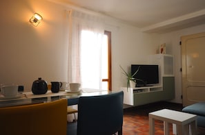 Apartment, 2 Bedrooms | In-room dining