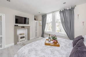 Iron/ironing board, free WiFi, bed sheets