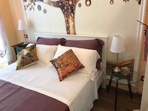 Desk, laptop workspace, free WiFi - Central City Genova (Genoa)