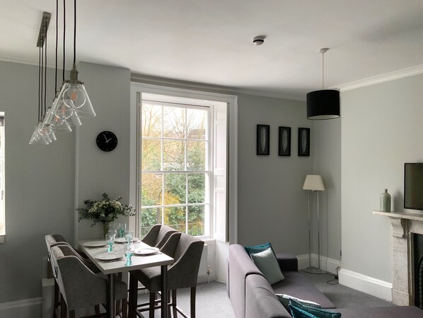 Apartment | Living area | TV