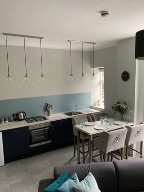 Living area - River View (Bath)