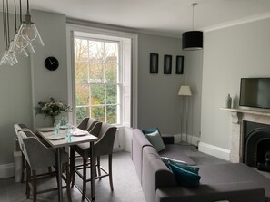 Apartment | Living area | TV - River View (Bath)