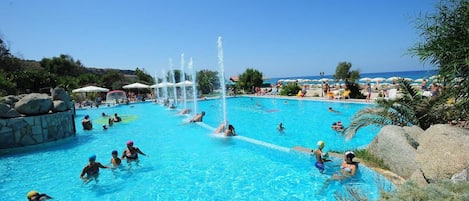 3 outdoor pools, pool umbrellas, pool loungers