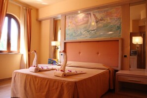 In-room safe, blackout curtains, cots/infant beds, bed sheets - Hotel Residence Solemare (Ricadi)