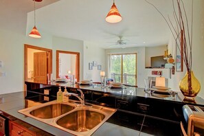 Private kitchen - Highland Greens Lodge 305 3 Bedroom Condo by RedAwning (Breckenridge)