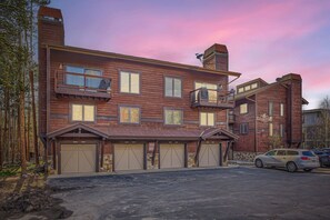 Condo, 2 Bedrooms | Exterior