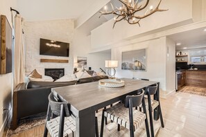Condo, 2 Bedrooms | Dining