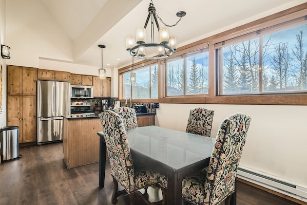 Condo, 3 Bedrooms | Dining