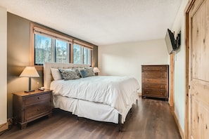 Condo, 3 Bedrooms | 2 bedrooms, laptop workspace, iron/ironing board, free WiFi