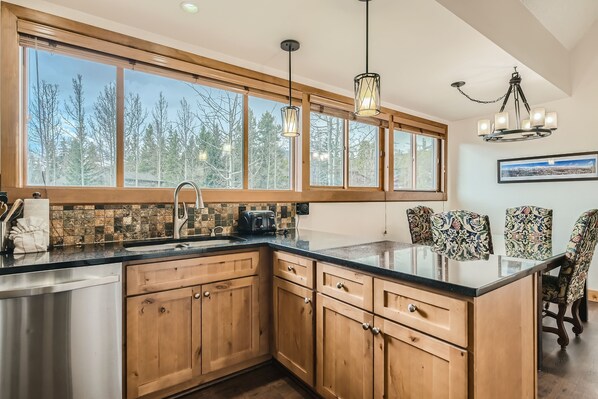 Condo, 3 Bedrooms | Private kitchen | Fridge, microwave, oven, dishwasher - Spacious 2-level Ski Hill 8 Condo Walk to Gondola by RedAwning (Breckenridge)