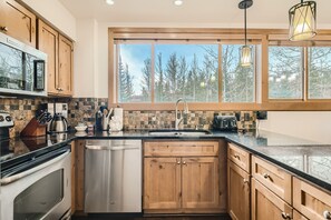 Condo, 3 Bedrooms | Private kitchen | Fridge, microwave, oven, dishwasher
