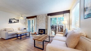 Condo, 1 Bedroom | Living area