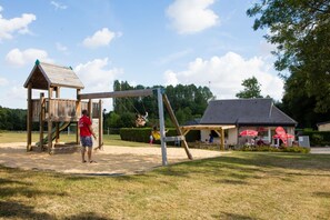 Children’s play area – outdoor