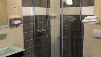 Dusche im Bad