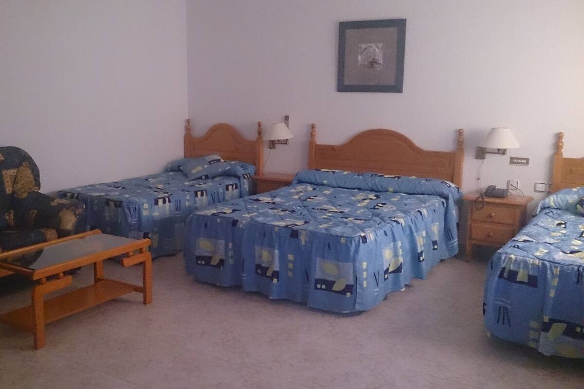 Vierbettzimmer | Verdunkelungsvorhänge, Bettwäsche