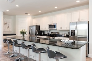 Family Villa, Multiple Bedrooms, Hot Tub, Garden Area | Shared kitchen | Fridge, microwave, oven, stovetop