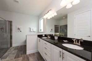 Bathroom sink - Je59003 - The Encore Club Resort - 9 Bed 8.5 Baths Villa (Kissimmee)