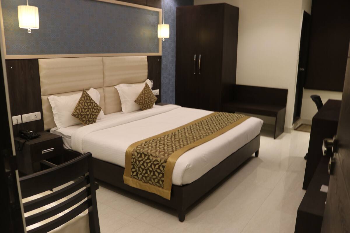 In-room safe, individually furnished, desk, blackout curtains