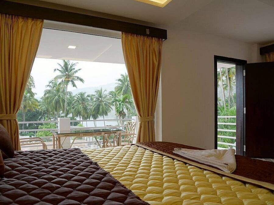 Executive Quadruple Room | 1 bedroom, hypo-allergenic bedding, down duvets, in-room safe
