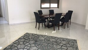 Appartement, 2 chambres, vue mer | Restauration dans la chambre