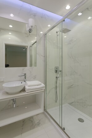 Apartment, 1 Double Bed, Non Smoking | Bathroom - Mennica Central Apartments (Warsaw)