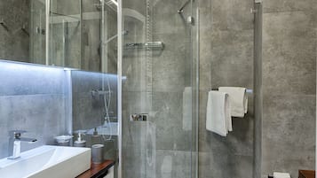 Classic Studio Suite, 1 Double Bed with Sofa bed, Kitchenette | Bathroom