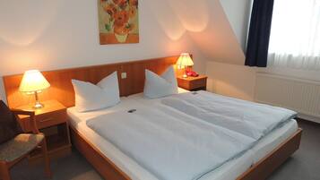 Kamar Double | Minibar, brankas, dan setrika/meja setrika