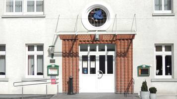 Pintu masuk properti