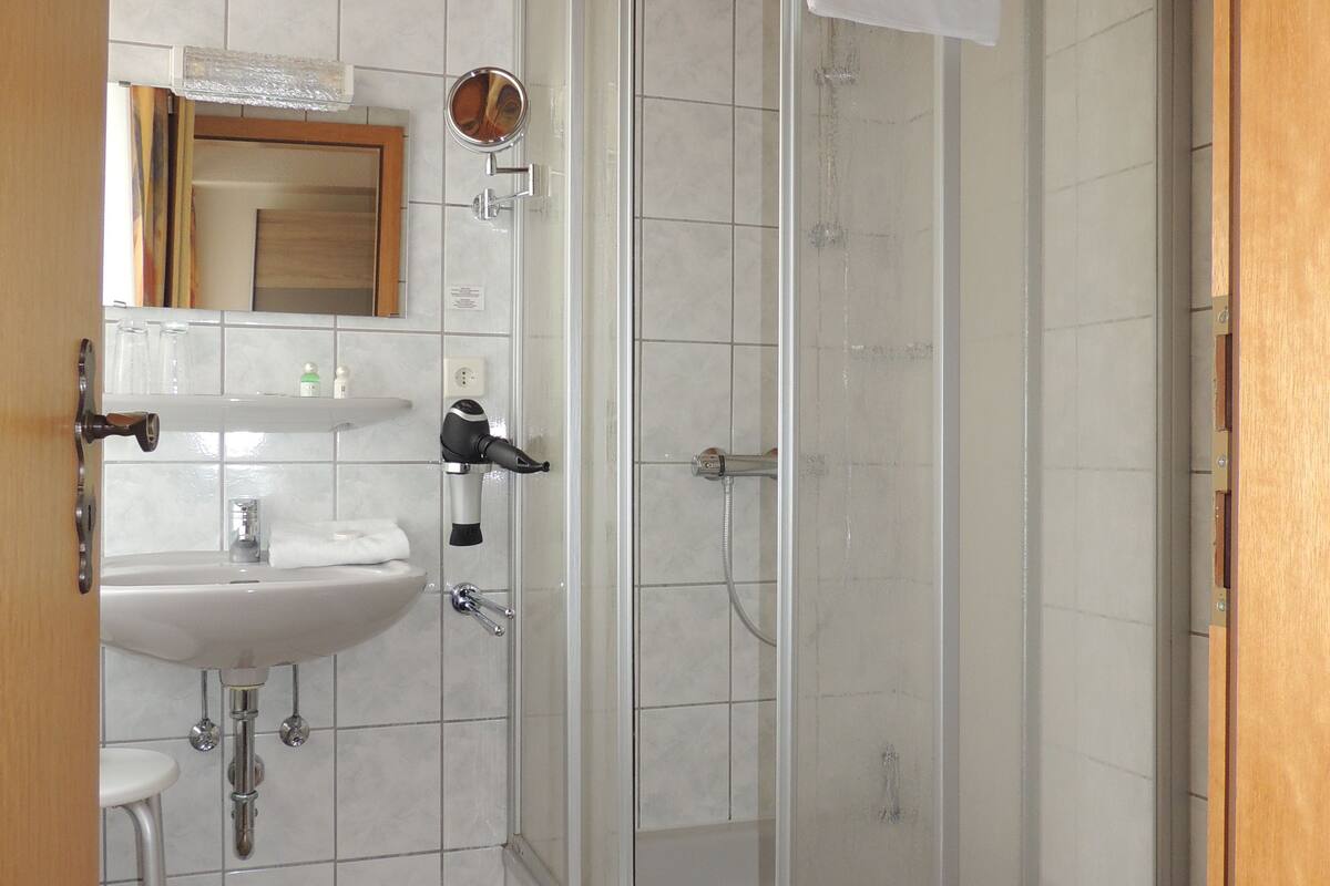 double room | bathroom | free toiletries, hair dryer, towels