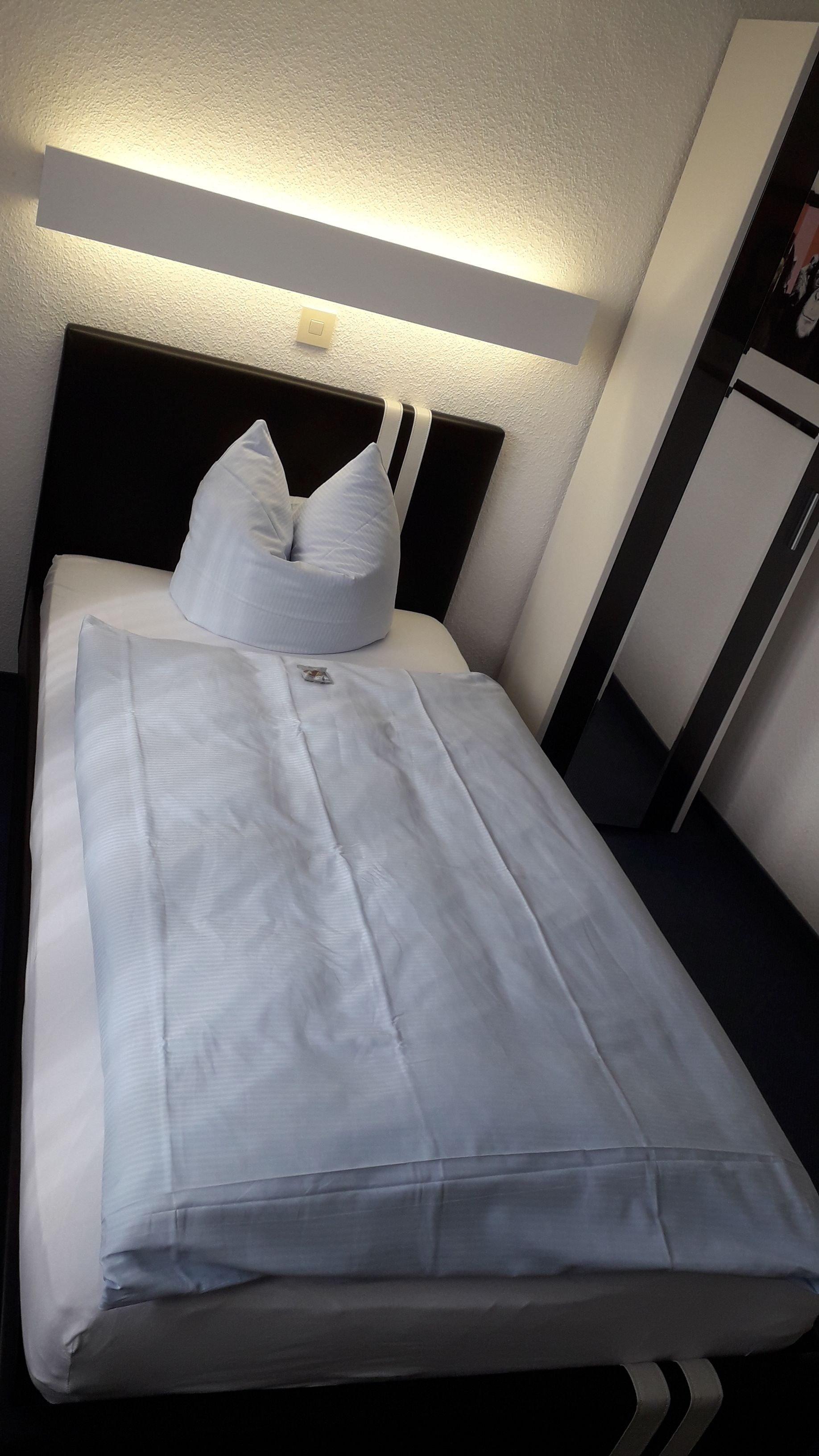 single room | minibar, in-room safe, iron/ironing board, cots/infant beds