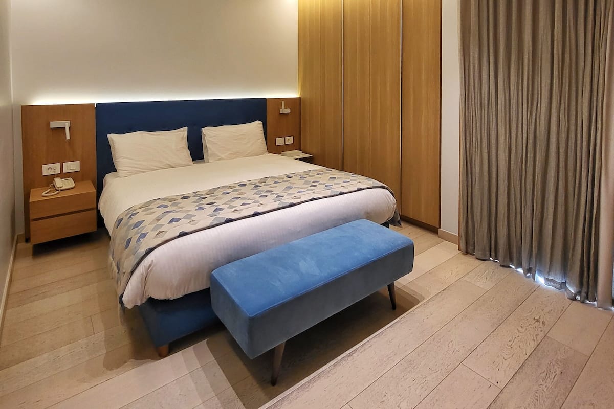 Business Deluxe Suite With Pool and Gym Access