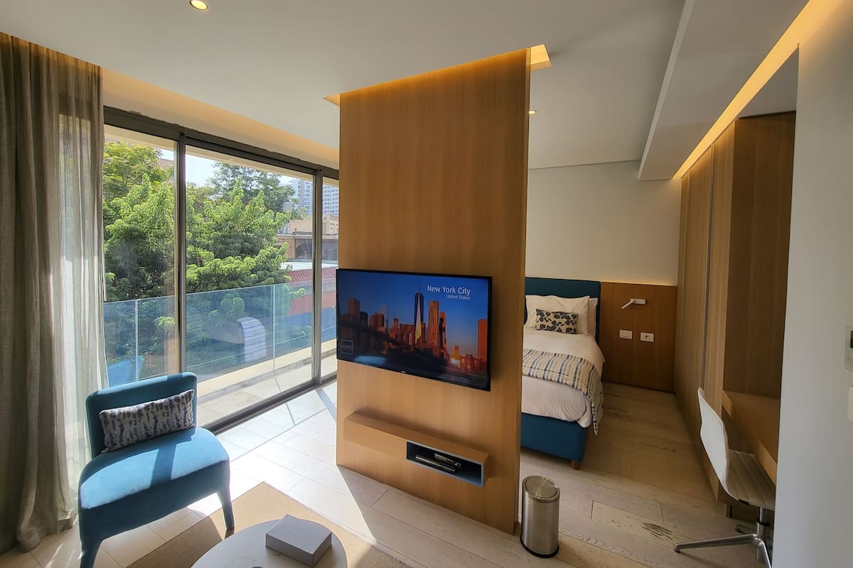Junior Deluxe Suite with Pool and Gym Access