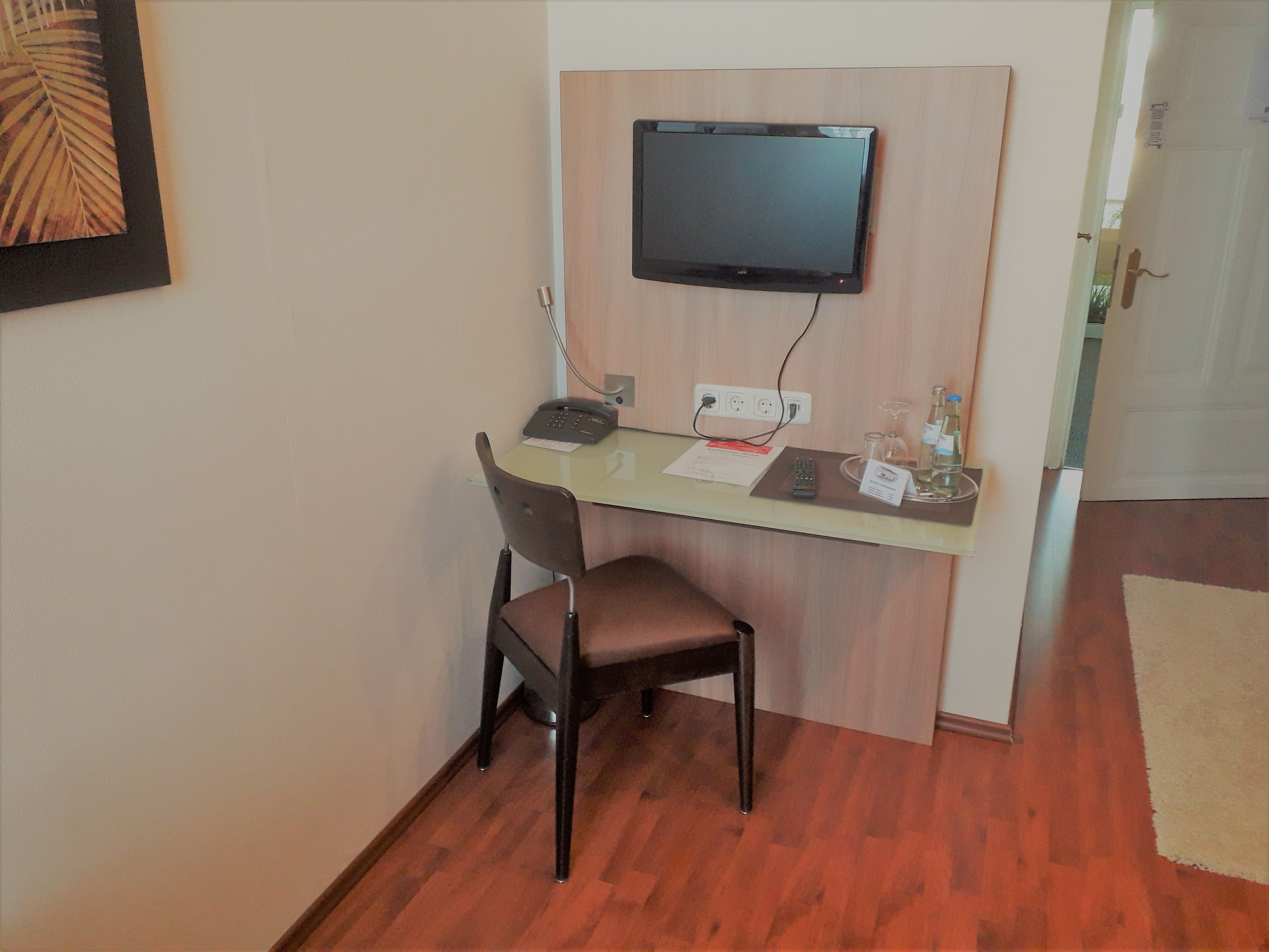 single room | room amenity