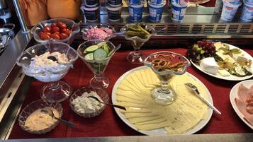 Free daily buffet breakfast