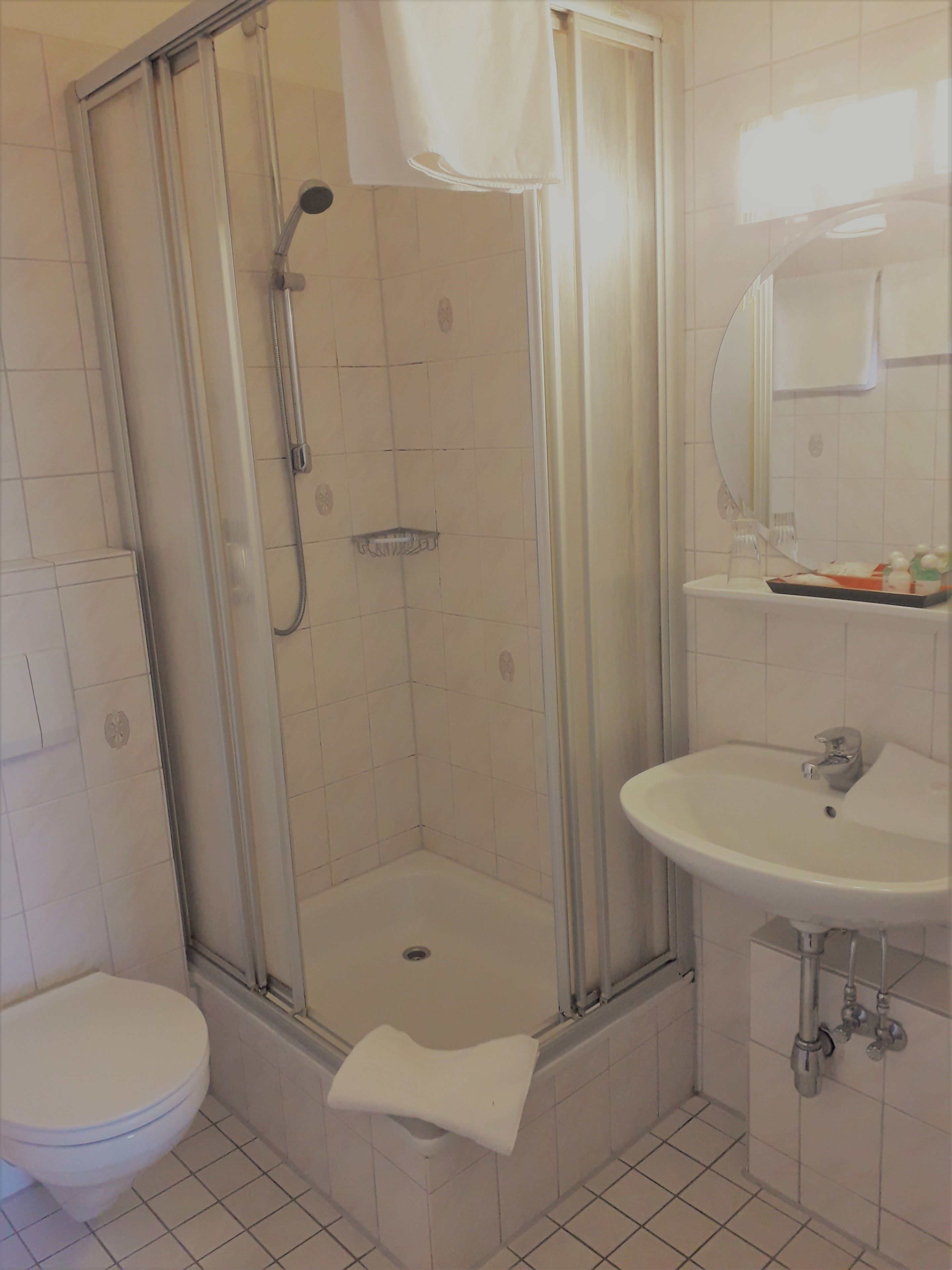 double room | bathroom | free toiletries, hair dryer, towels