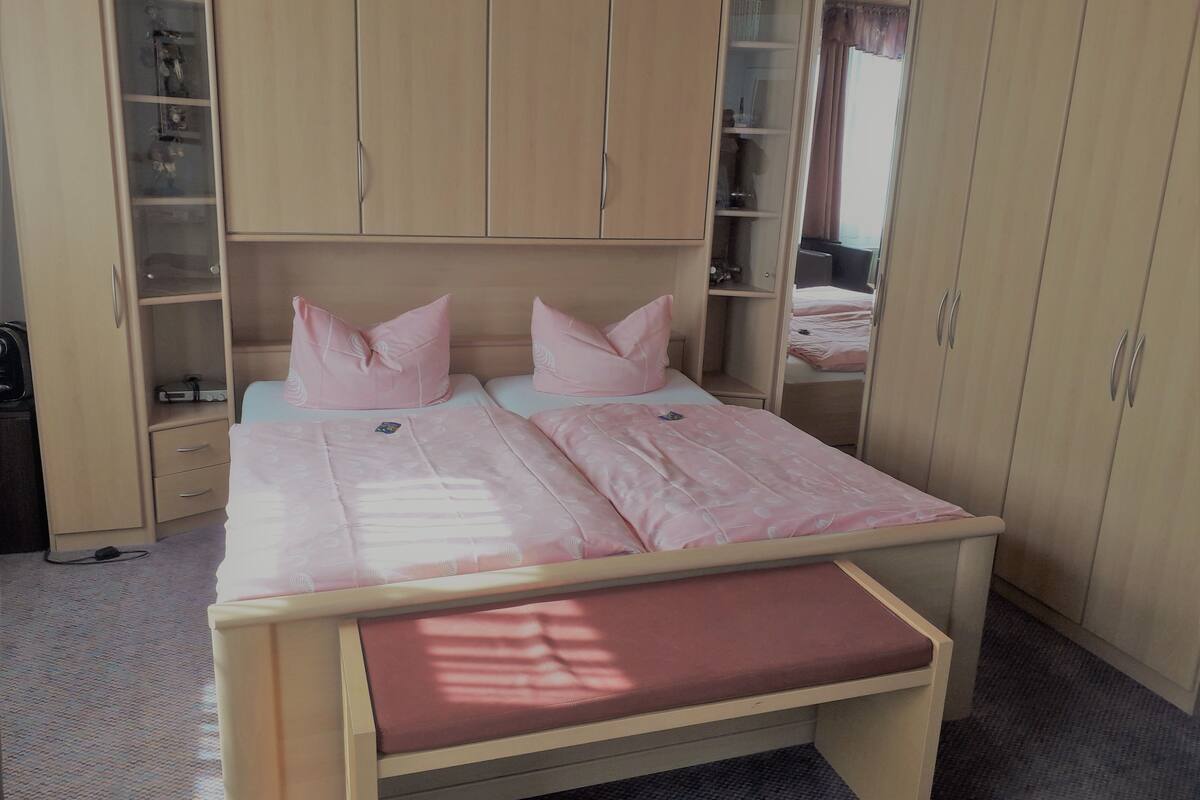 double room | hypo-allergenic bedding, minibar, cots/infant beds, rollaway beds