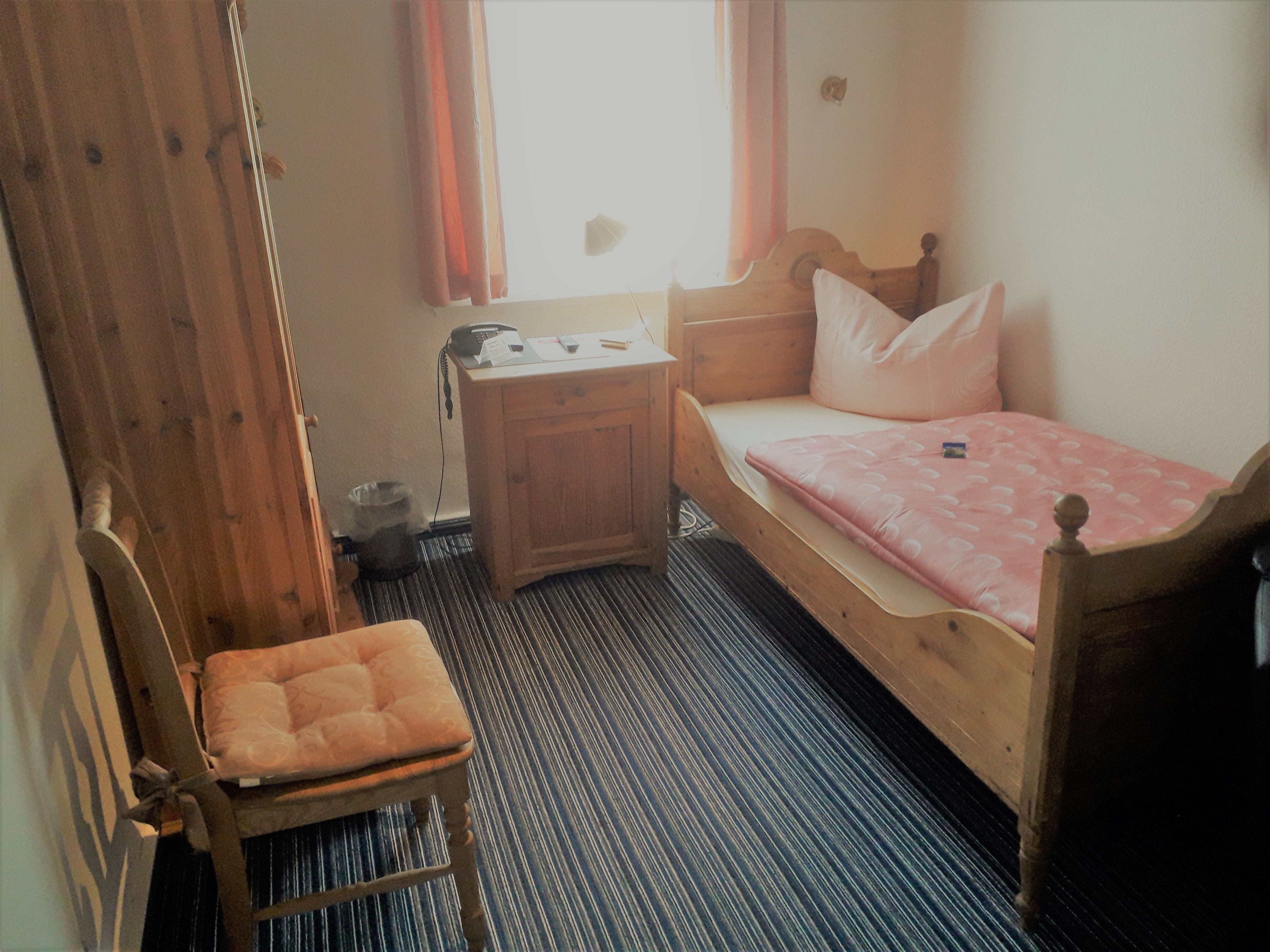 single room | hypo-allergenic bedding, minibar, cots/infant beds, rollaway beds