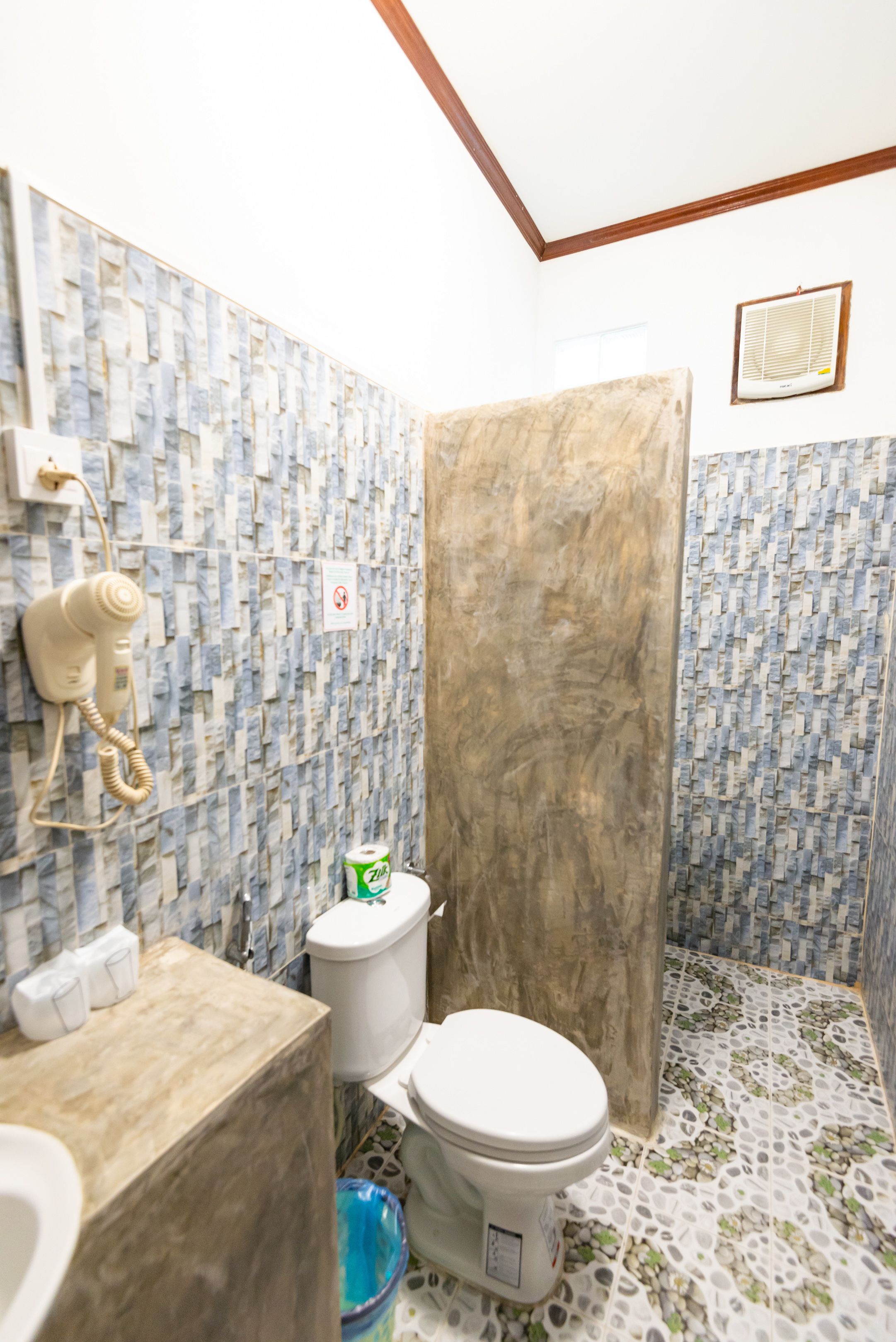 classic triple room | bathroom | free toiletries, hair dryer, bathrobes, slippers