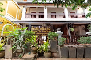 Front of property - Jasmine Ville Guesthouse (Luang Prabang)
