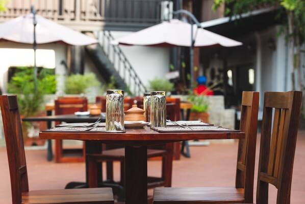 Daily English breakfast (USD 5 per person) - Jasmine Ville Guesthouse (Luang Prabang)