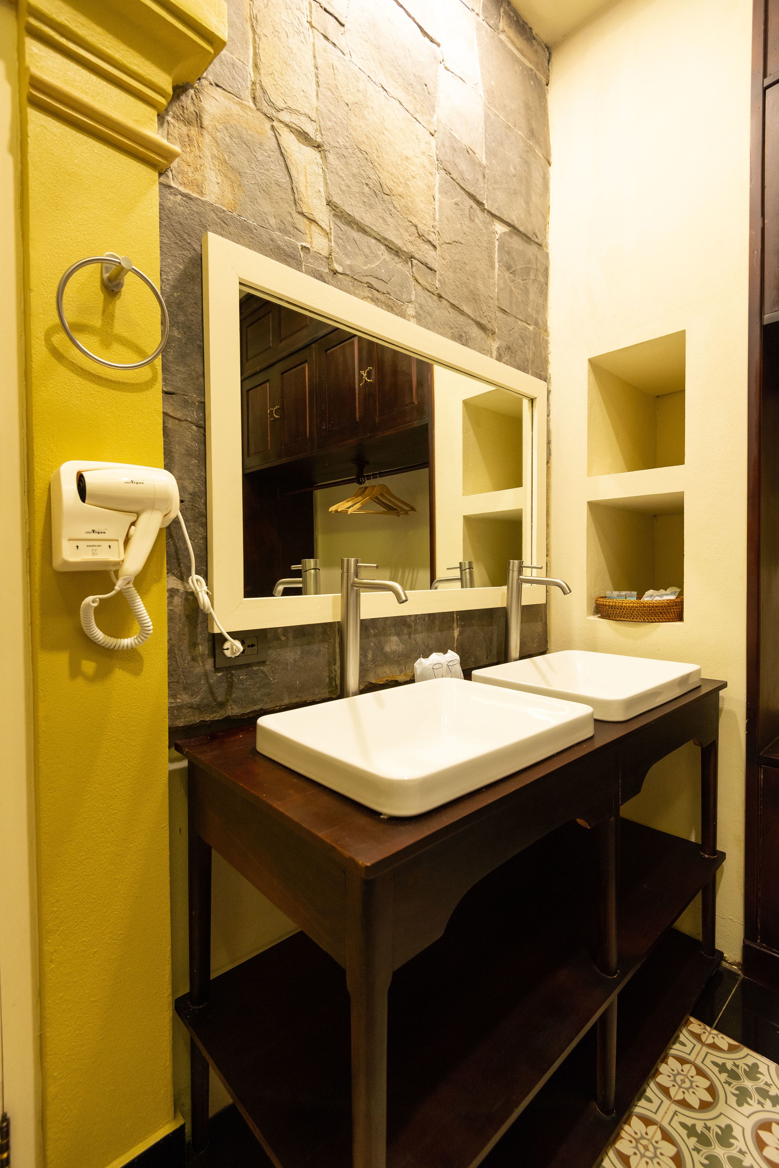 colonial triple room | bathroom | free toiletries, hair dryer, bathrobes, slippers