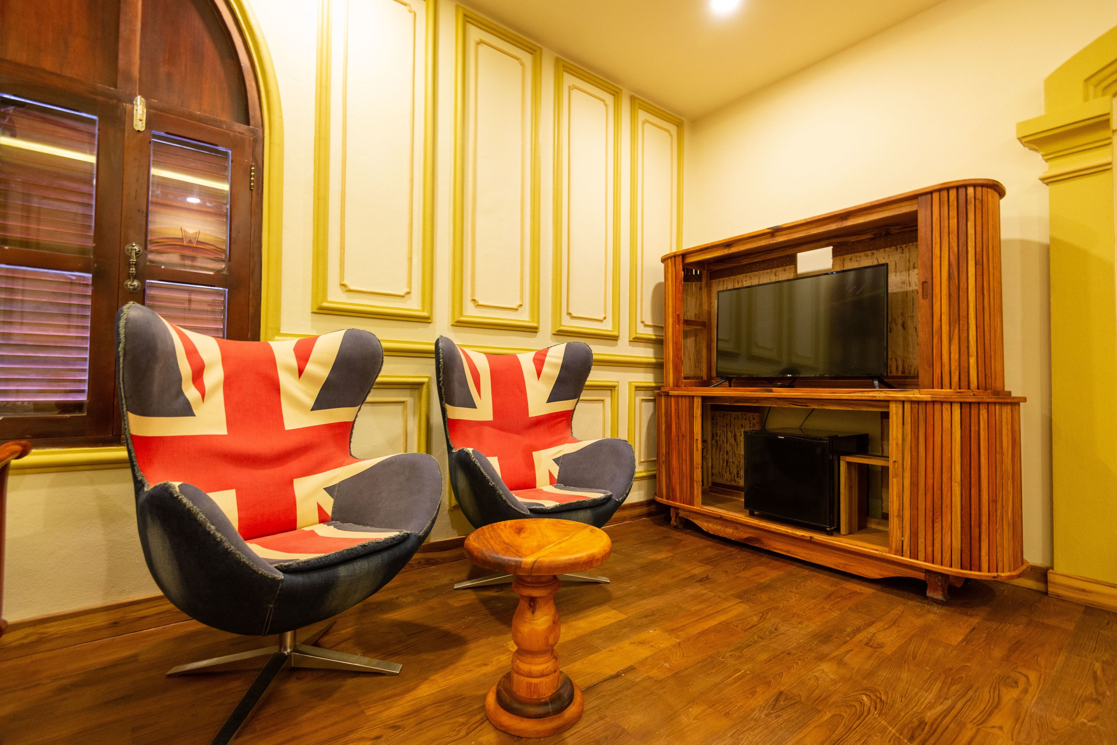 colonial triple room | in-room safe, free wifi