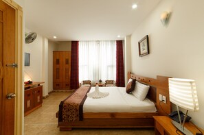 Doppia Superior, 1 camera da letto, vista città | Biancheria da letto di alta qualità, una cassaforte in camera