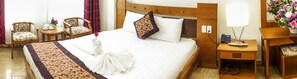 Superior Quadruple Room, 2 Queen Beds, City View | Premium bedding, in-room safe, desk, blackout drapes - Le Nguyen (Da Lat)