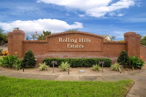 A brick wall with the text "Rolling Hills Estates" in the center.