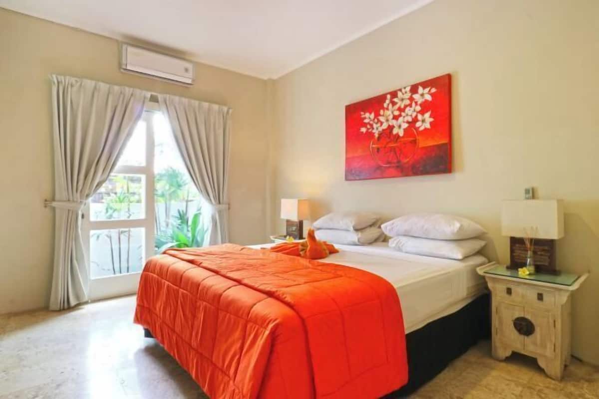 In-room safe, desk, WiFi (free), bed sheets