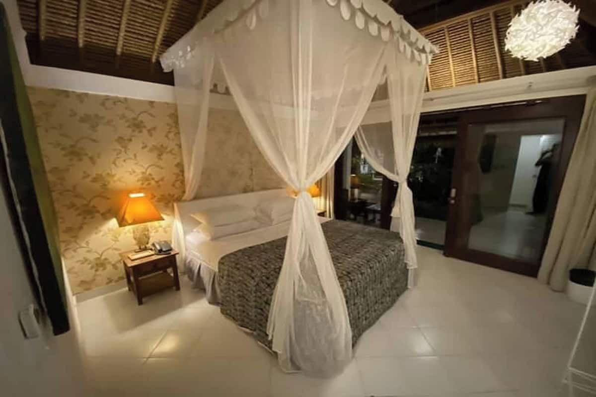 In-room safe, desk, free WiFi, bed sheets