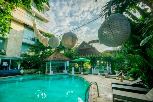 Outdoor pool - Bali Mystique Apartment (Seminyak)