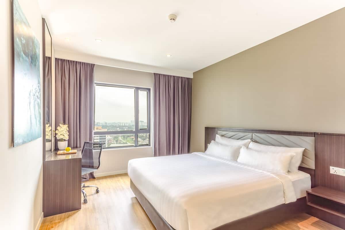 2 slaapkamers, geluiddichte muren, een strijkplank/strijkijzer